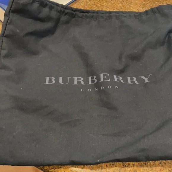 Burberry House Check Small Tote Black - Picture 8 of 10